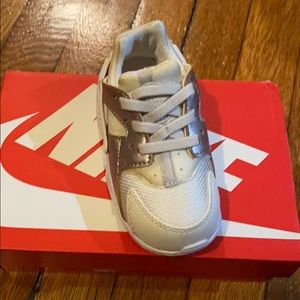 Nike Huarache Run size 6c